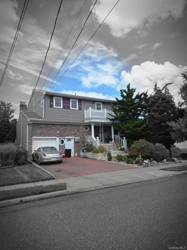 542 Hemlock DR, Cedarhurst, NY 11516