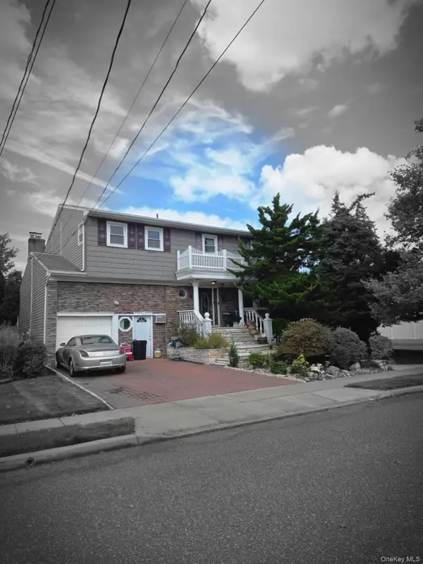 542 Hemlock DR, Cedarhurst, NY 11516