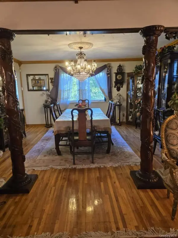 542 Hemlock DR, Cedarhurst, NY 11516