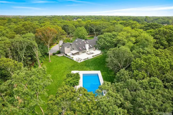 28 Old Meeting House RD, Quogue, NY 11959