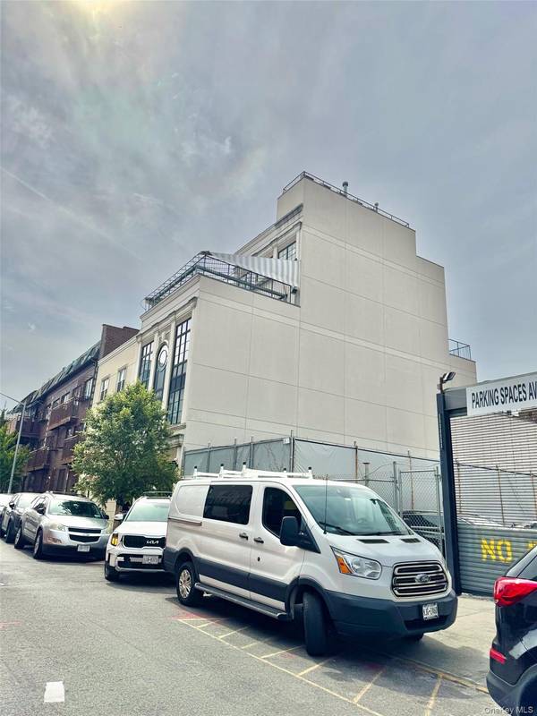102 Walworth ST, Brooklyn, NY 11205