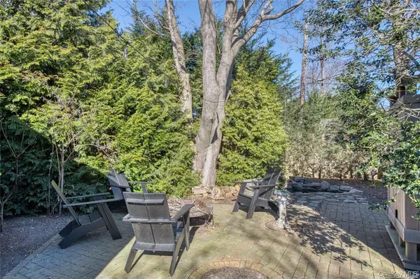 1800 Village LN, Orient, NY 11957