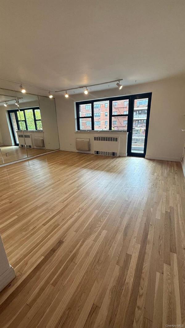 88-25 155 AVE #4G, Howard Beach, NY 11414