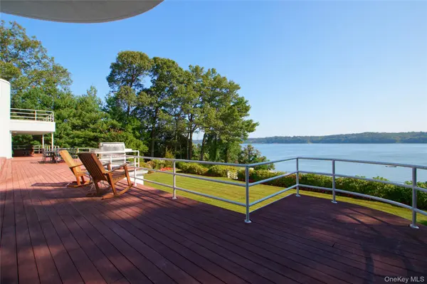 26 Tennis Court RD, Oyster Bay, NY 11771