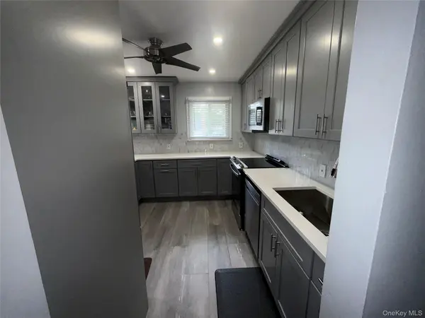 82 Schenectady AVE, West Babylon, NY 11704