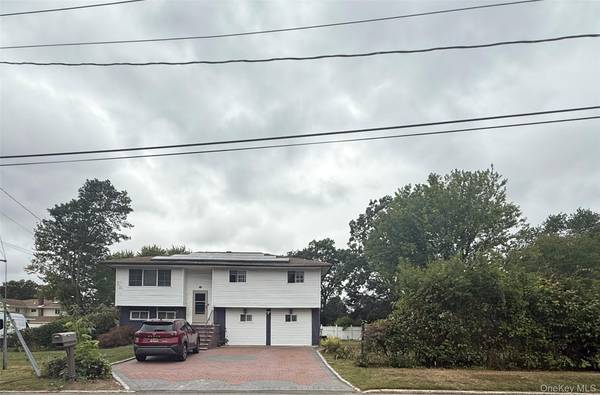 82 Schenectady AVE, West Babylon, NY 11704
