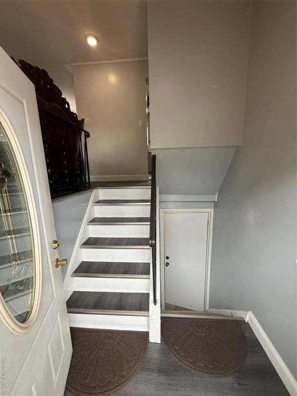 82 Schenectady AVE, West Babylon, NY 11704