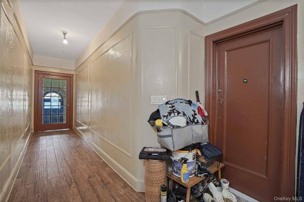 72-07 73 ST, Glendale, NY 11385