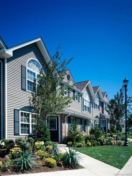 300 Overlook DR #60, Farmingville, NY 11738