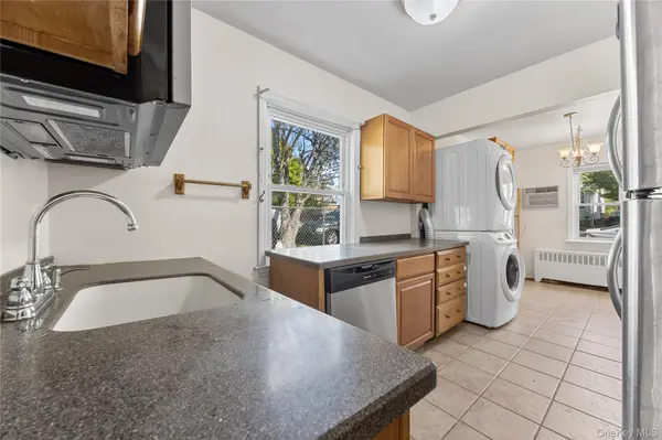 38-30 215th PL, Bayside, NY 11361