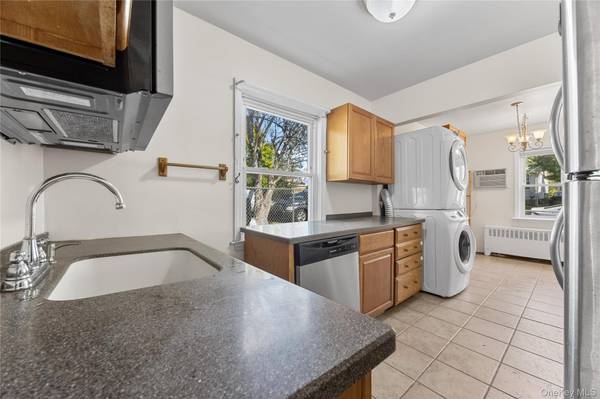 38-30 215th PL, Bayside, NY 11361