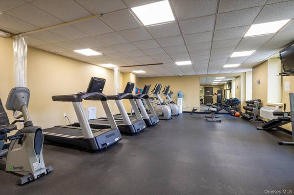 100 W Broadway #7L, Long Beach, NY 11561