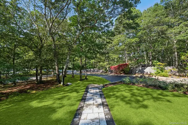 70 Straight PATH, Southampton, NY 11968