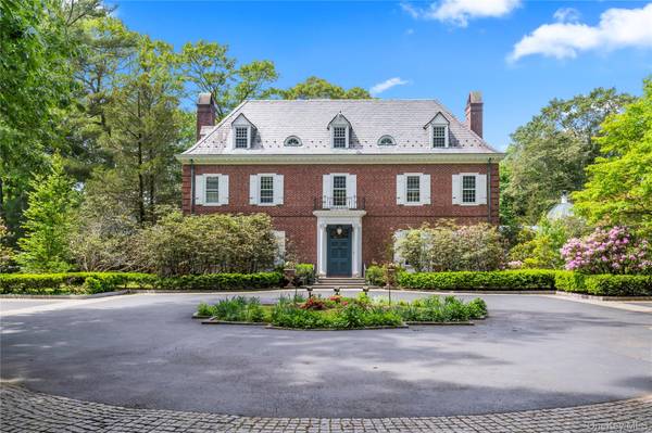 88 Wheatley RD, Old Westbury, NY 11568