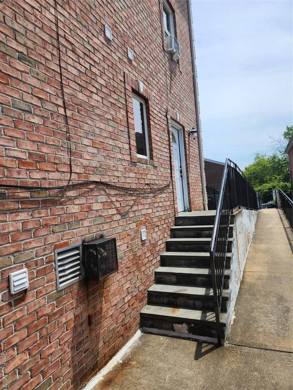 199-04 47 AVE, Flushing, NY 11358