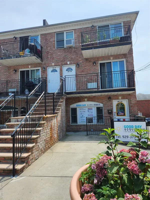 199-04 47 AVE, Flushing, NY 11358