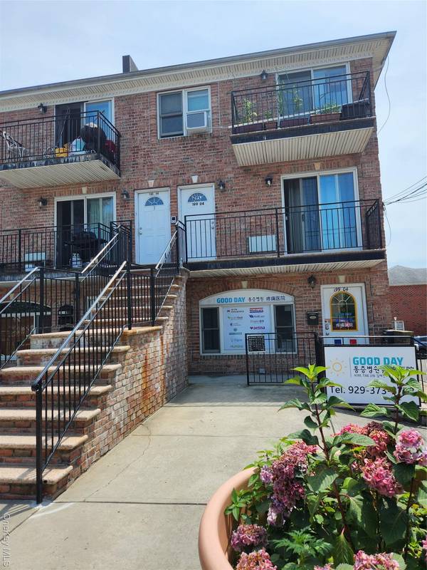 199-04 47 AVE, Flushing, NY 11358