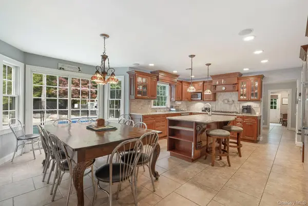 156 Maggie DR, East Quogue, NY 11942