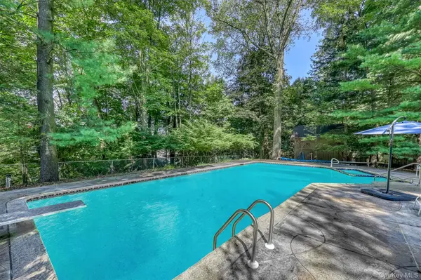 19 Mary Beth DR, Suffern, NY 10901