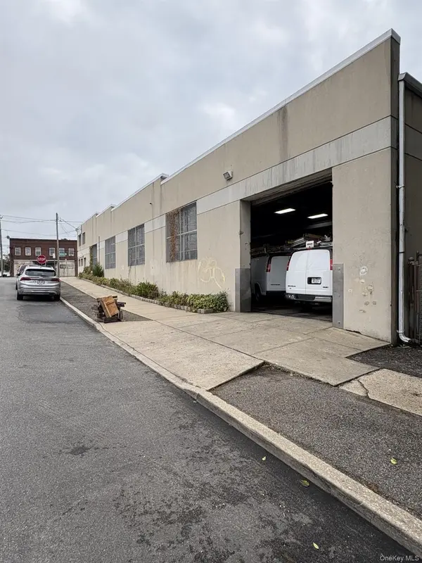 96 Nassau RD, Roosevelt, NY 11575