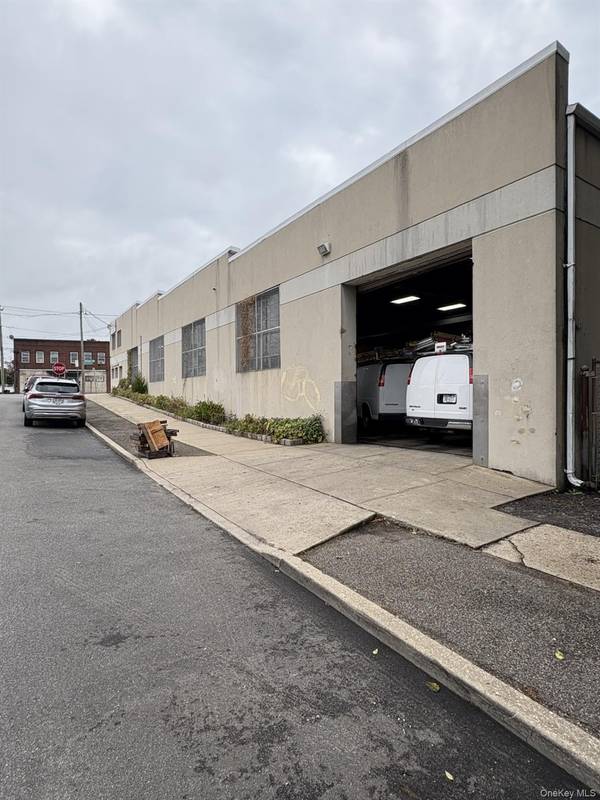 96 Nassau RD, Roosevelt, NY 11575