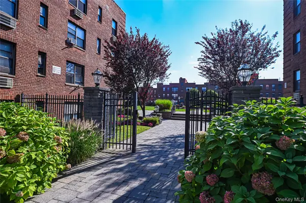 1 Jefferson AVE #J10, Rockville Centre, NY 11570