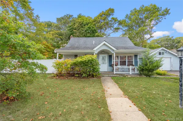 660 Rosevale AVE, Lake Ronkonkoma, NY 11779