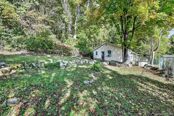 27 Richard ST, Sloatsburg, NY 10974