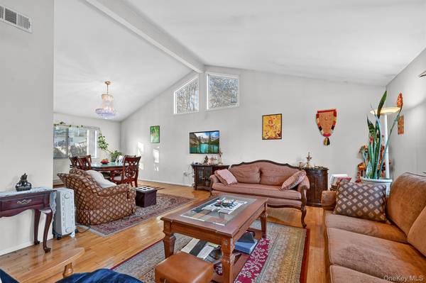 5 Schettig CT, Spring Valley, NY 10977