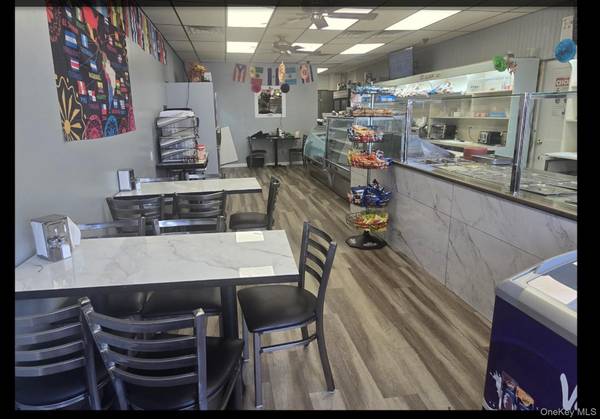 1 W Village Green, Hicksville, NY 11801