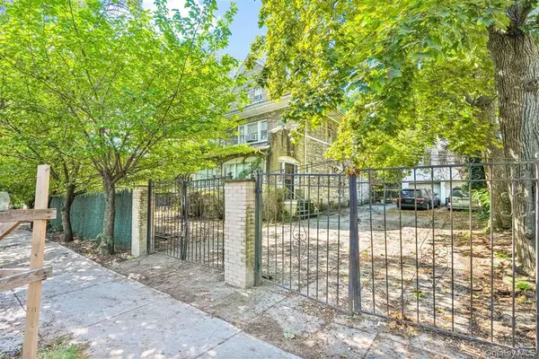 81-26 Austin ST, Kew Gardens, NY