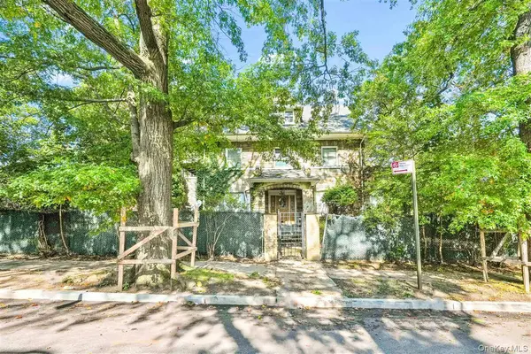 81-26 Austin ST, Kew Gardens, NY 11415