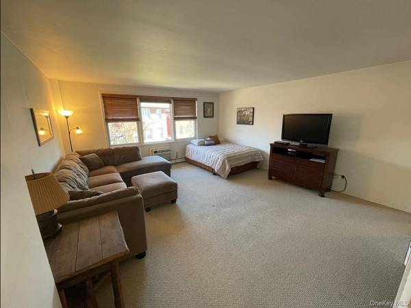 61 Maine AVE #F25, Rockville Centre, NY 11570