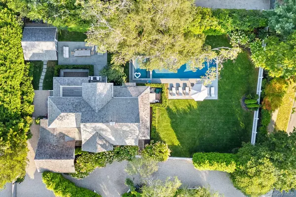 44 Buell LN, East Hampton, NY 11937
