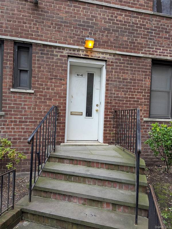9242 Queens BLVD #Str4, Rego Park, NY 11374