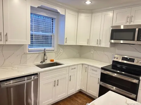 23 West DR, Port Washington, NY 11050