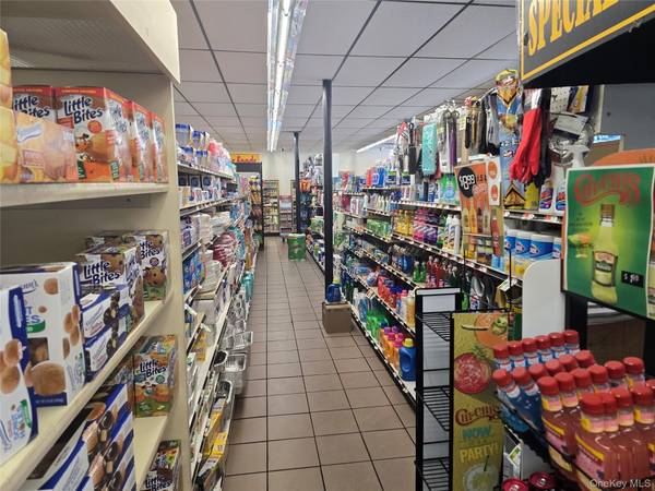 1202 Grundy AVE, Holbrook, NY 11741