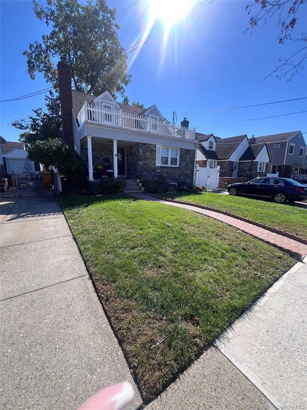 44 Frank ST, Valley Stream, NY 11580