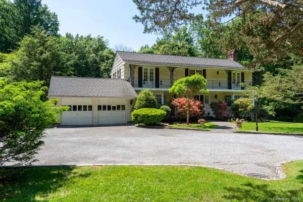 4 Pippin LN, Lloyd Harbor, NY 11743
