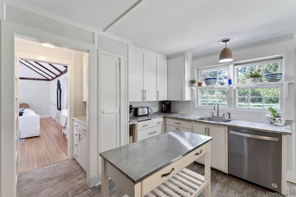 35 Sheppard ST, Quiogue, NY 11978