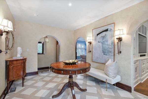 21 Hampshire RD, Bronxville, NY 10708