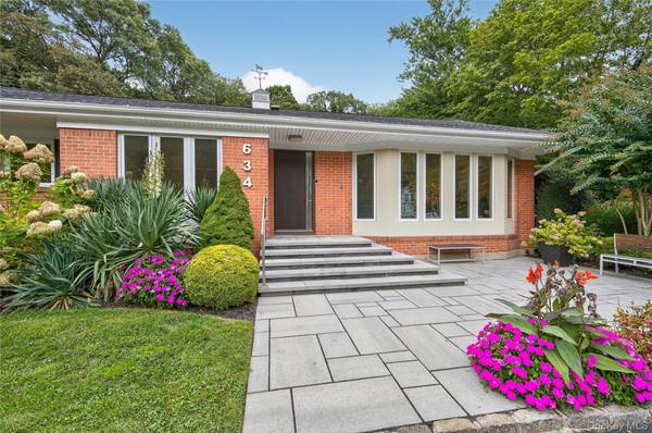 634 Park AVE, Huntington, NY 11743