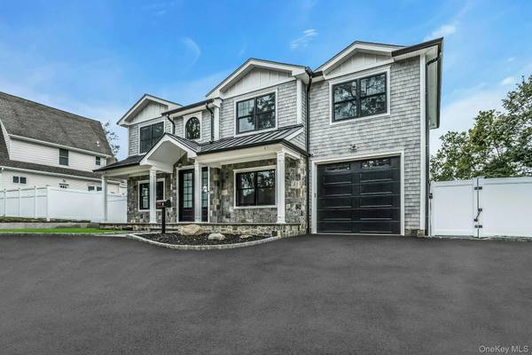 9 Hill DR, Glen Head, NY 11545