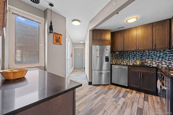 118-20 Ocean Promenade #6D, Rockaway Park, NY 11694