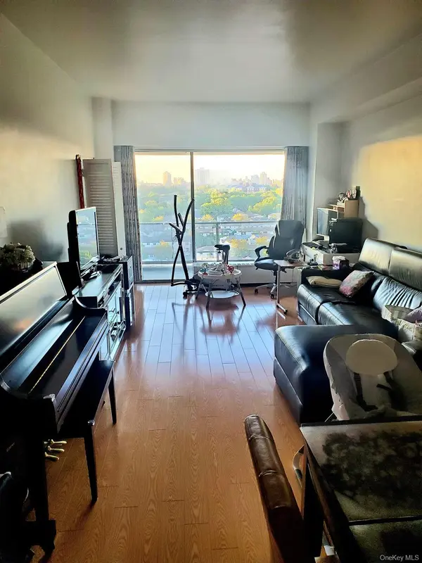 61-20 Grand Central Pkwy #B1501, Forest Hills, NY 11375