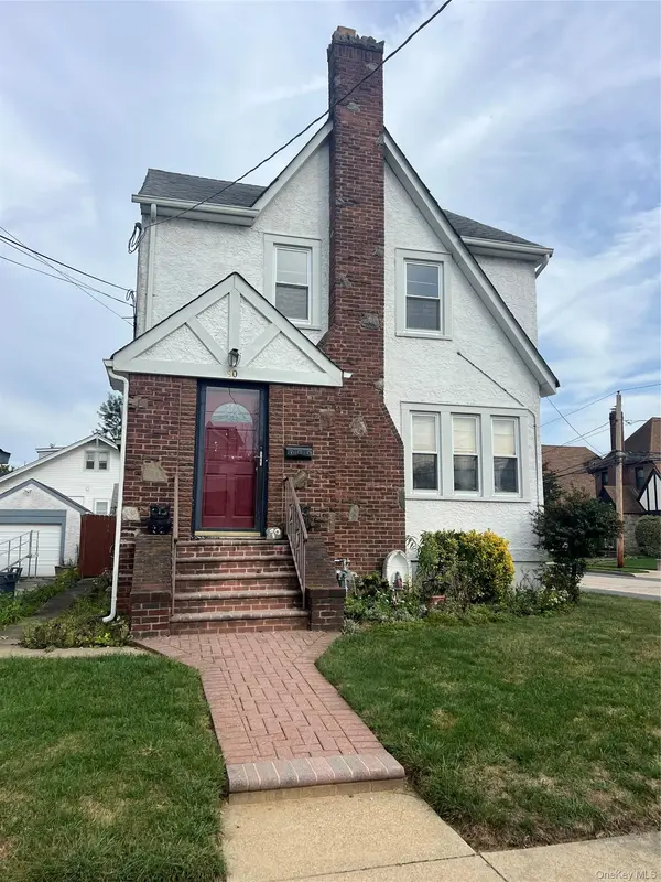 90 Pearsall AVE, Lynbrook, NY 11563