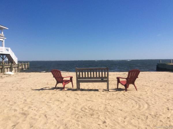 88 Bayview AVE, Lindenhurst, NY 11757