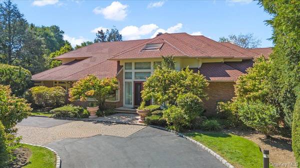 12 Ridge CT, Old Brookville, NY 11545