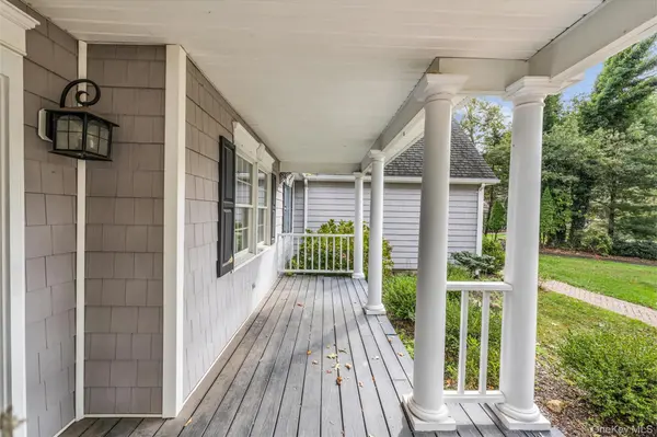 156 N Woods RD, Baiting Hollow, NY 11933