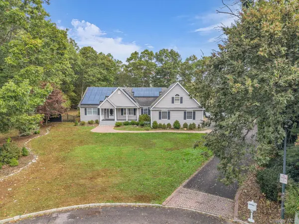 156 N Woods RD, Baiting Hollow, NY 11933